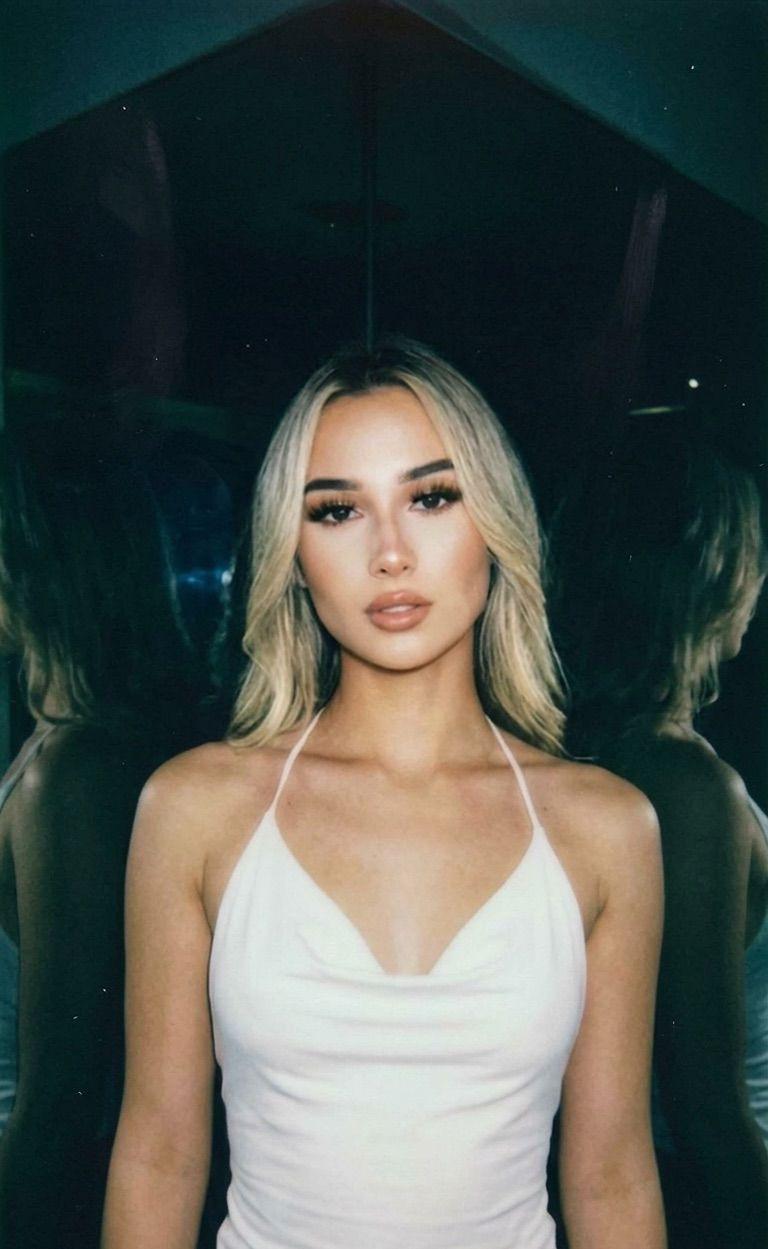 Escort - NATALIE - Ibiza Tops